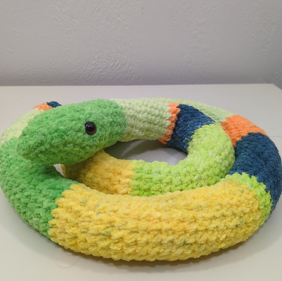 6 Foot Crochet Snake Soft Child Baby Safe Shower Gift - Picture 1 of 3